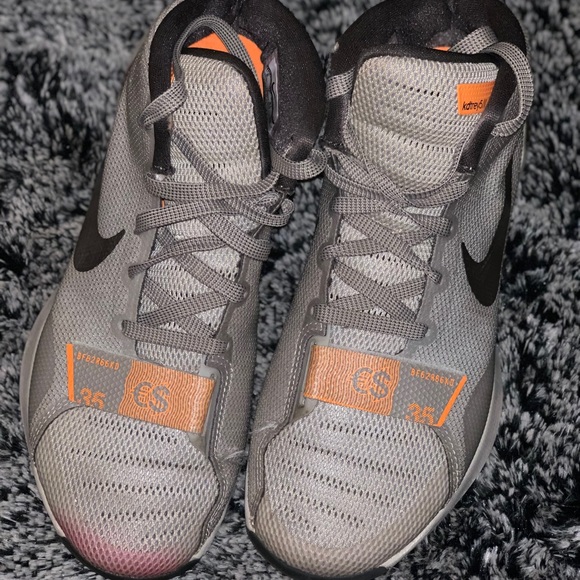 KD Shoes - Picture 3 of 4